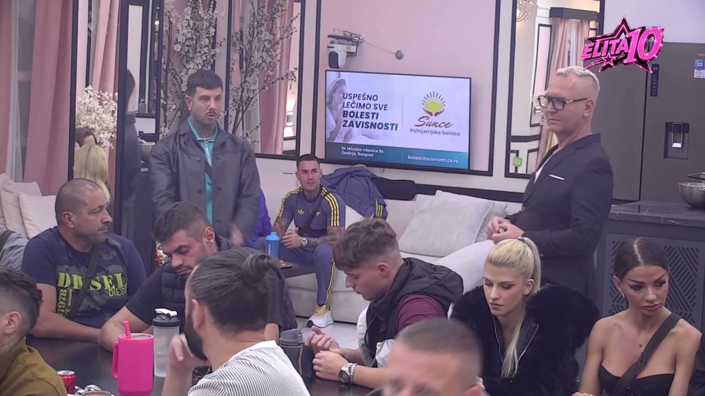 Očijukala sam sa njim, ali... Aneli pokušala da opravda osmehivanje Caru, otkrila da joj je falilo druženje sa njim dok je bila sa Đukićem: Vređala sam ga namerno jer... (VIDEO)