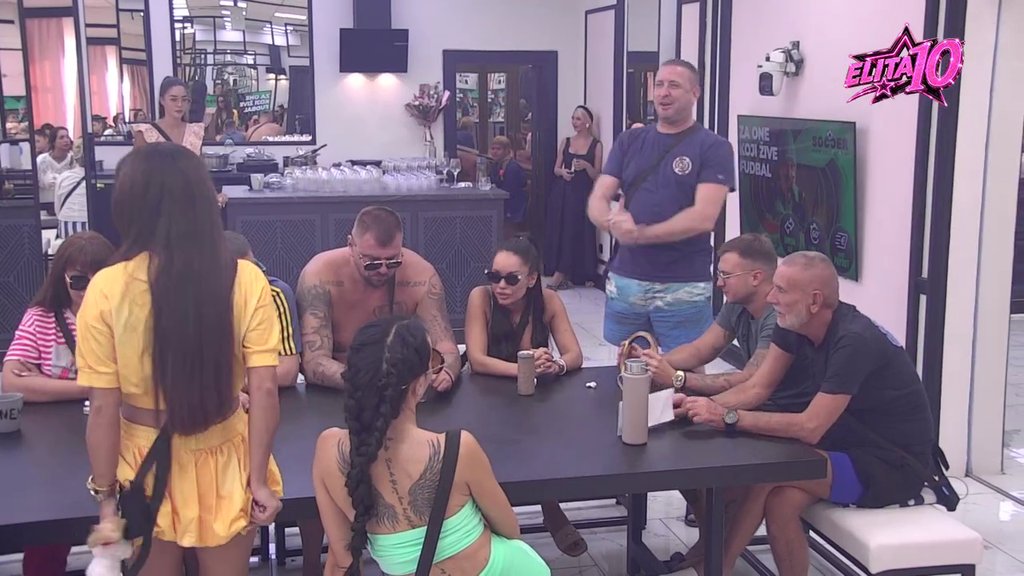 Ne prestaje da šokira: Jasenka dobila pet minuta da predstavi sebe, a sve vreme pričala koliko voli Miljanu Kulić! (VIDEO)