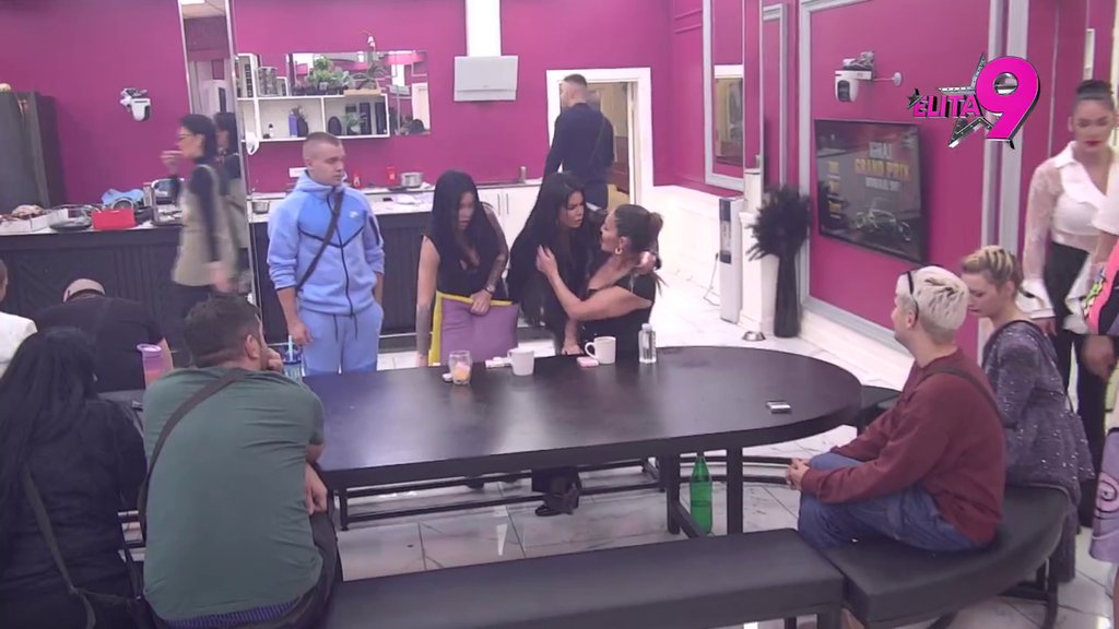 Izgledaš kao avion: Kačavenda se izgrlila i izljubila sa Anitom kao da je nikad nije urnisala uvredama, kako li će Anđelo reagovati? (VIDEO)