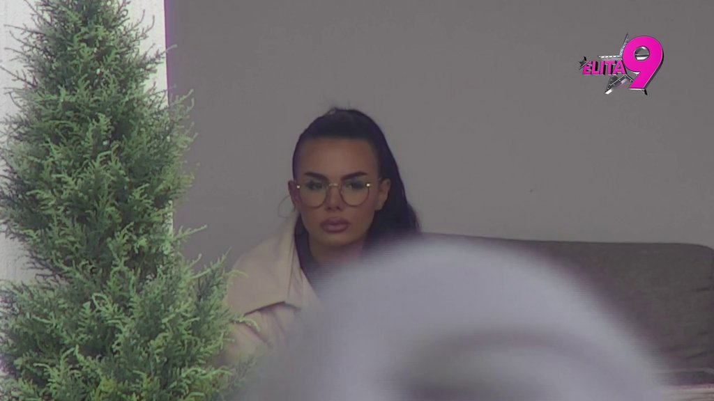 MENI JE LUKA TOP, ZANIMLJIV JE! Anita rešila da pomrsi konce Aneli, Dača i Mina joj daju MLAZNI POGON! (VIDEO)