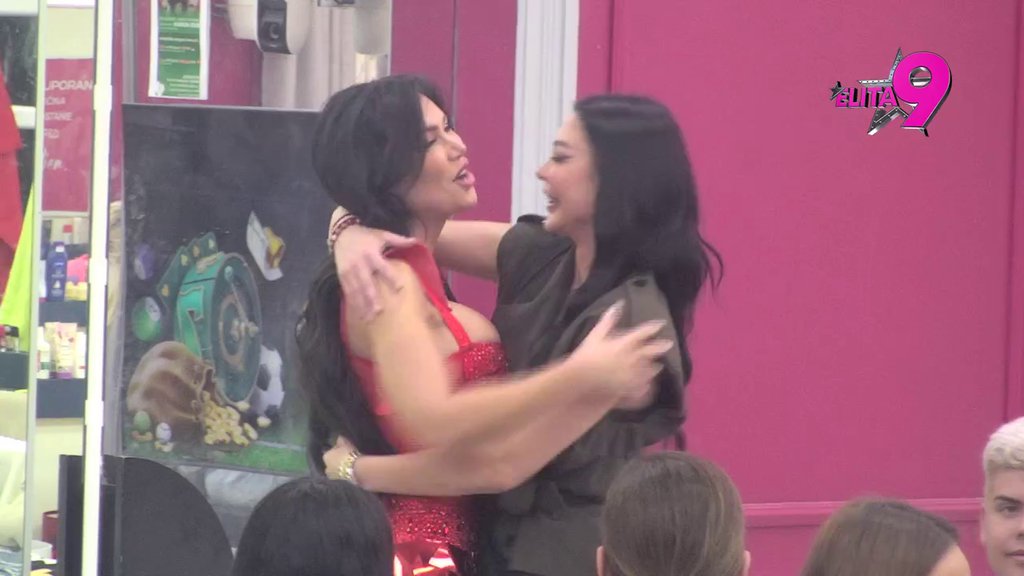 Manja od makovog zrna: Ovako uplašenu Maju skoro niste videli, odmah poletela Staniji u zagrljaj! (VIDEO)