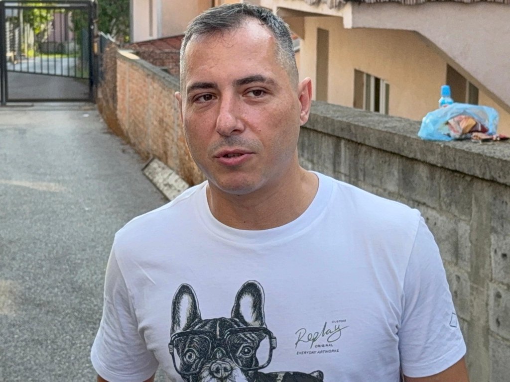 Miki je za njega ikona, treba da se klanja kada ga vidi: Hasan Dudić oštro osudio Bebicu za Pink.rs, pa progovorio o sinu: On je sjajan, hoće da preradi moje pesme!
