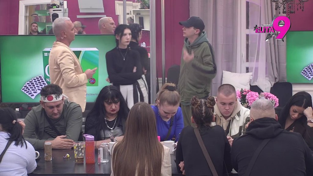 Cela porodica ti je pomrla od droge, a ovo malo go*no je prodalo porodicu: Ponovo se aktivirala Sita u Aneli, monstruoznostima prema Hani i Neriju nikad kraja (VIDEO)