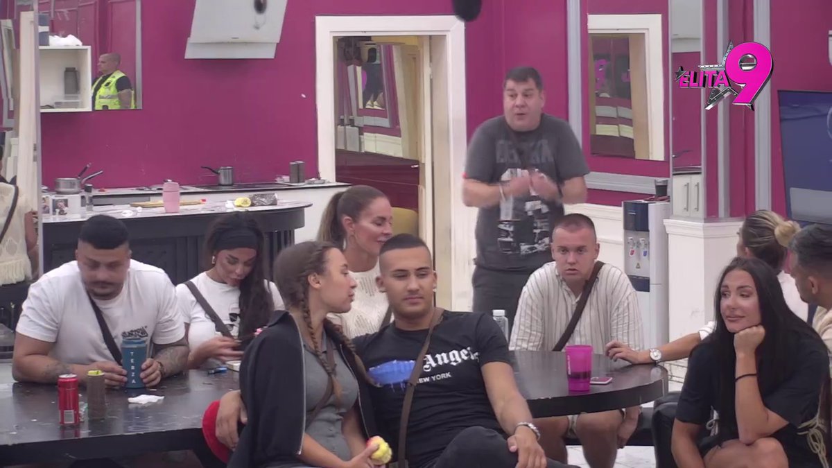 SERVIRAO IM VRELU PLJUVAČINU! Ivan ušao u problematiku sukoba Stanije i Aneli, pa ih kao nikada do sad ISPONIŽAVAO! (VIDEO)