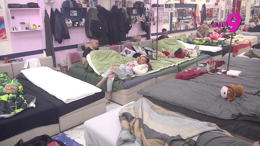 Presekla! Teodora odlučila da se vrati na žurku, a Bebici STAVILA ZABRANU! (VIDEO)