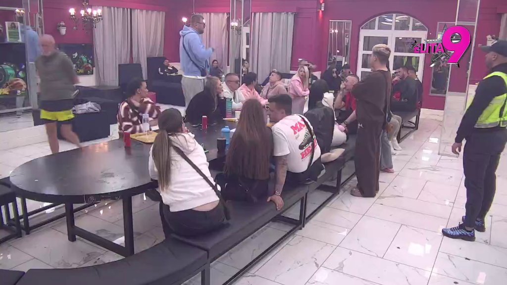 Gurala si drugaricu Vanju Anđelu, drpala si se s njim, a toliko bila zaljubljena u mene! Janjuš REŠIO Kačavendu, ona nema više oružja za odbranu! (VIDEO)