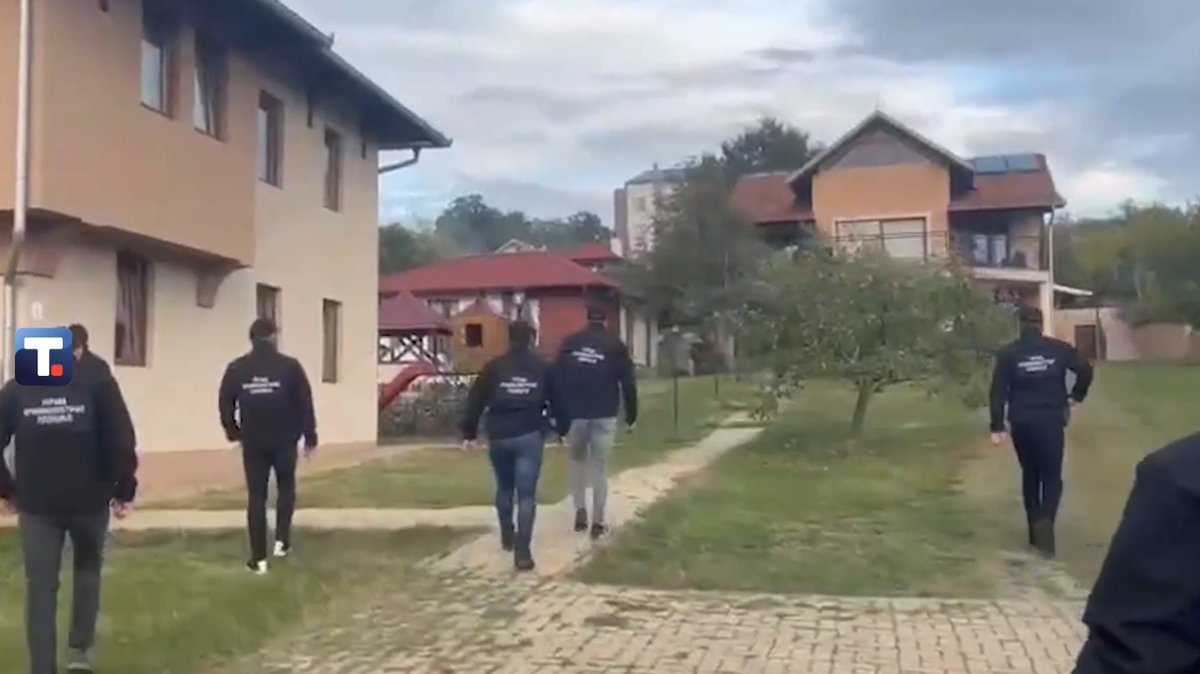 POGLEDAJTE KAKO MU JE POLICIJA ZAKUCALA NA VRATA! Novici Antiću određeno zadržavanje do 48 sati: Osumnjičen da je izvršio krivično delo izazivanje panike i nereda (VIDEO)