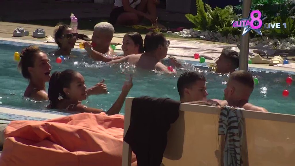 OPA! Vrele scene u bazenu, mrtva trka među ekipama, evo ko vodi (VIDEO)