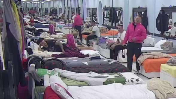 Ni Glorija, ni Slađa Krnjaić... Jasenka preuzela inicijativu i izmasirala Terzi stopala, on je uhvatio za zadnjicu (VIDEO)