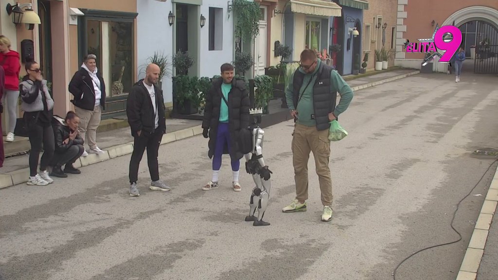 POSEBAN POZDRAV ZA KRUNU! Toša izrecitovao pesmu za Janjuševu ćerku, svi ostali bez reči! (VIDEO)