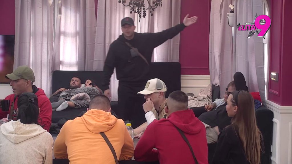 Raskrinkana TAJNA VEZA Jakšićke i Anđela, ona sve potvrdila: Prestao je da ljubi vas, sad vam je krivo! Aneli je zakucala: Otkad je dobio poklone sa mnom, postala si ljubomorna! (VIDEO)