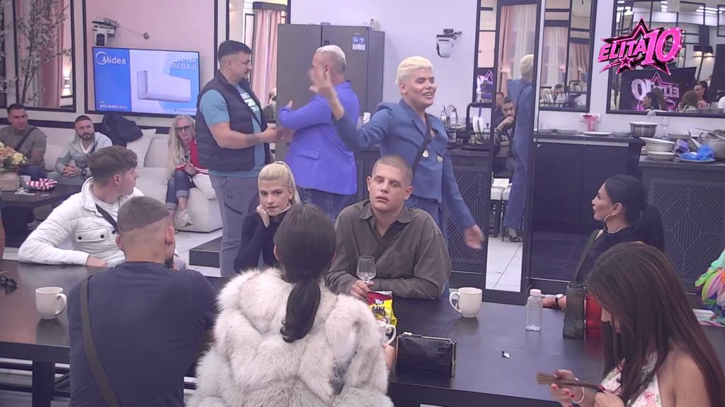 Terza priznao Lauri da gaji simpatije prema njoj! Zaratio sa Urošem Stanićem, ona mu dala korpu pred svima: Simpatičan je, ali... (VIDEO)