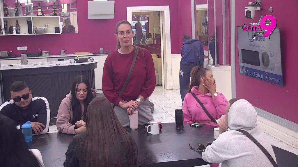 Šta su Aneli i Janjuš radili ispod pokrivača? Jedno drugo pokušali da pokriju, ali ih je ovo odalo! (VIDEO)