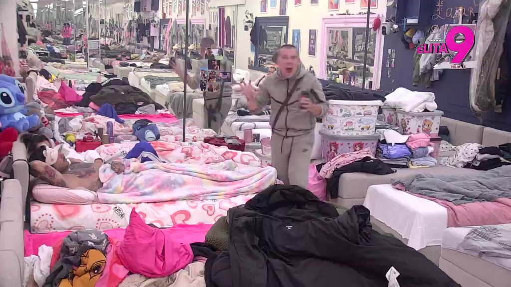 LAVICA ĆE POJESTI LEPTIRA: Dača slikovito opisao Aneli kako će se završiti njen odnos sa Đukićem! (VIDEO)