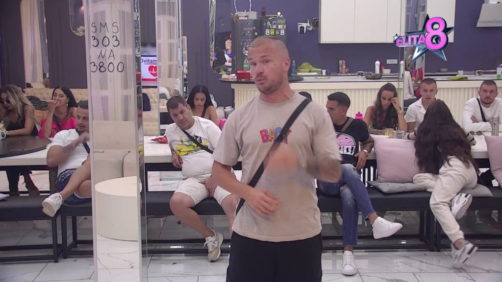 Promeni prezime, pa te neće biti nigde: Munja isponižavao Kačavendu, ona ga oduvala u svom stilu: Zabraniću ti ulazak u Beograd! (VIDEO)