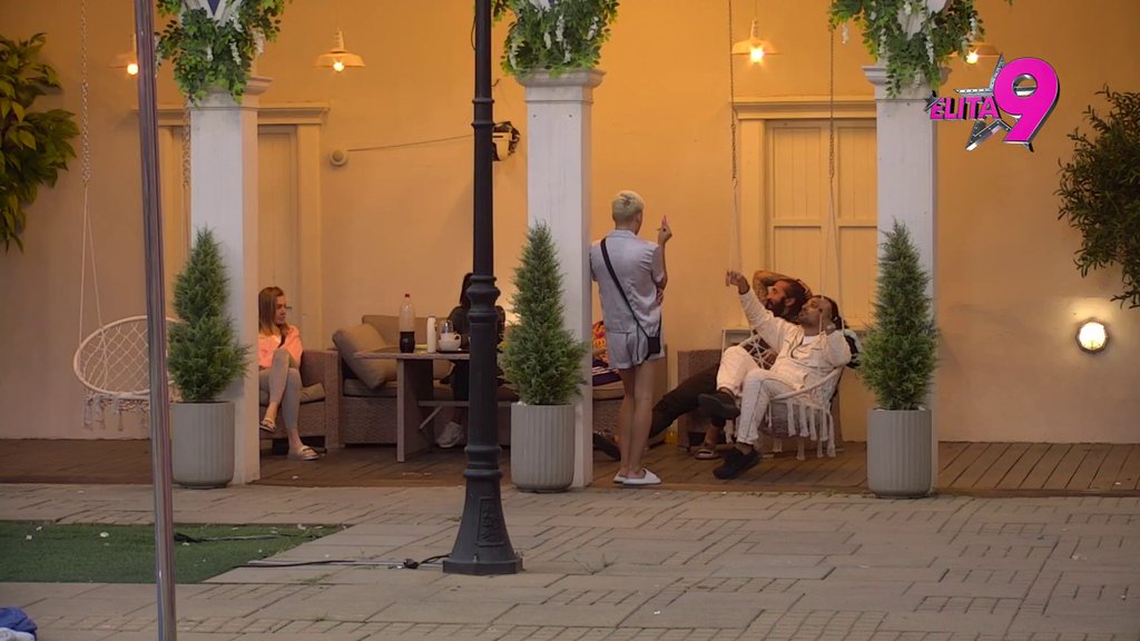 Sa četiri strane mi je snajka: Bora žestoko udario na Anitu, Uroš svim silama brani njen moral i poštenje! (VIDEO)