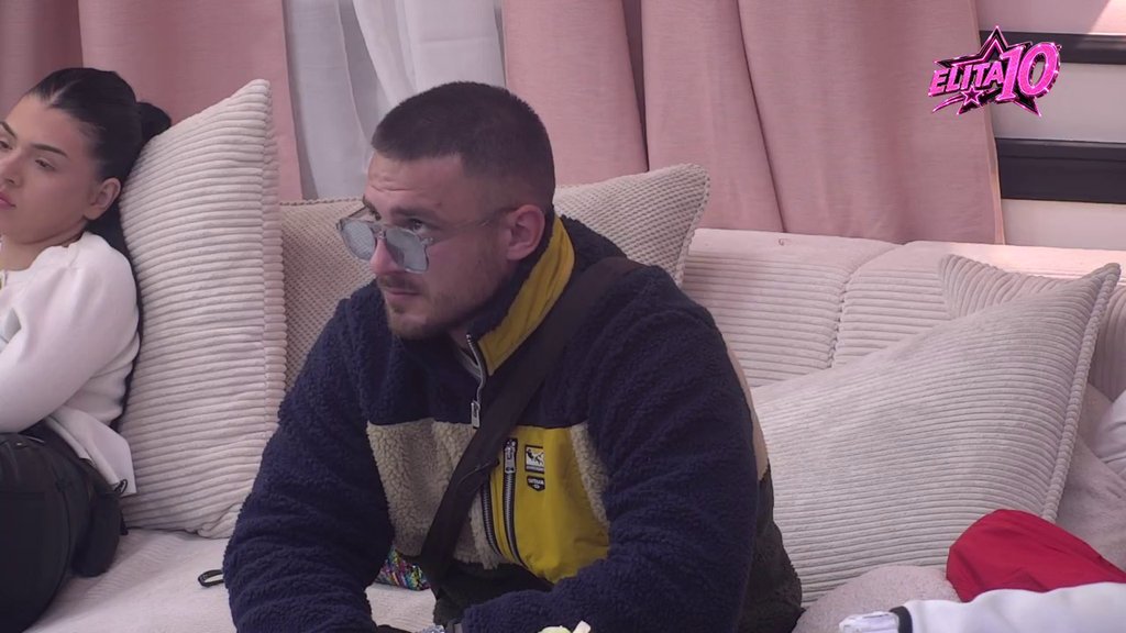 Ne mogu da se poredim sa prostitutkama jer sam institucija: Miljana Kulić bljuje vatru na Sanju, puče prijateljstvo u programu uživo! (VIDEO)