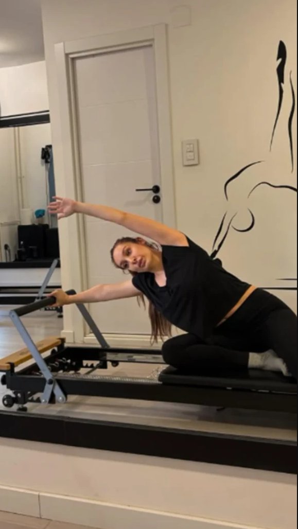 STOMAK LUNE ĐOGANI RAVAN KAO DASKA POSLE DVA POROĐAJA! Evo kako je to postigla: Promenila život iz korena, pa se pohvalila svima (FOTO)