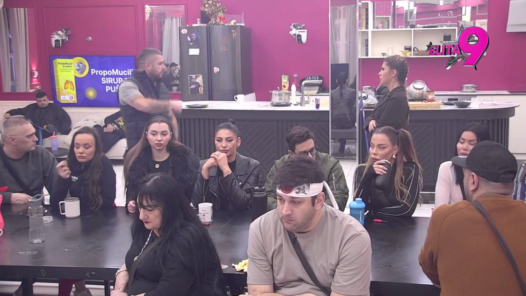 Na druge teme laje, a na svoju nem: Maja razvezala jezik i brutalno isprozivala Đukića, on ponovo spustio glavu! (VIDEO)