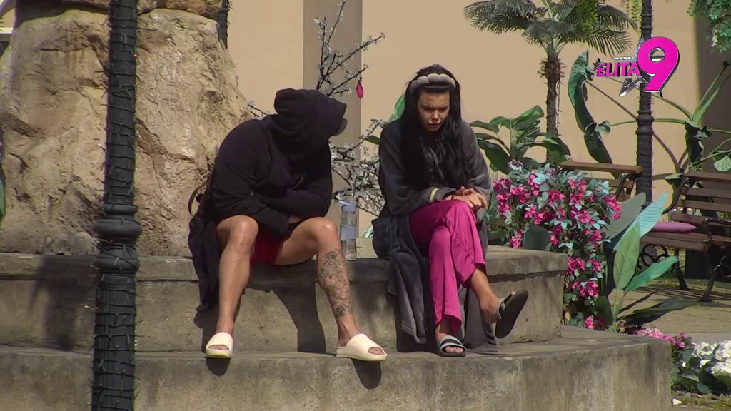 Čas biologije sa profesorom Vujovićem! Luka drži predavanje Aniti o pčelama i osama, ona se OBEZNANILA! (VIDEO)