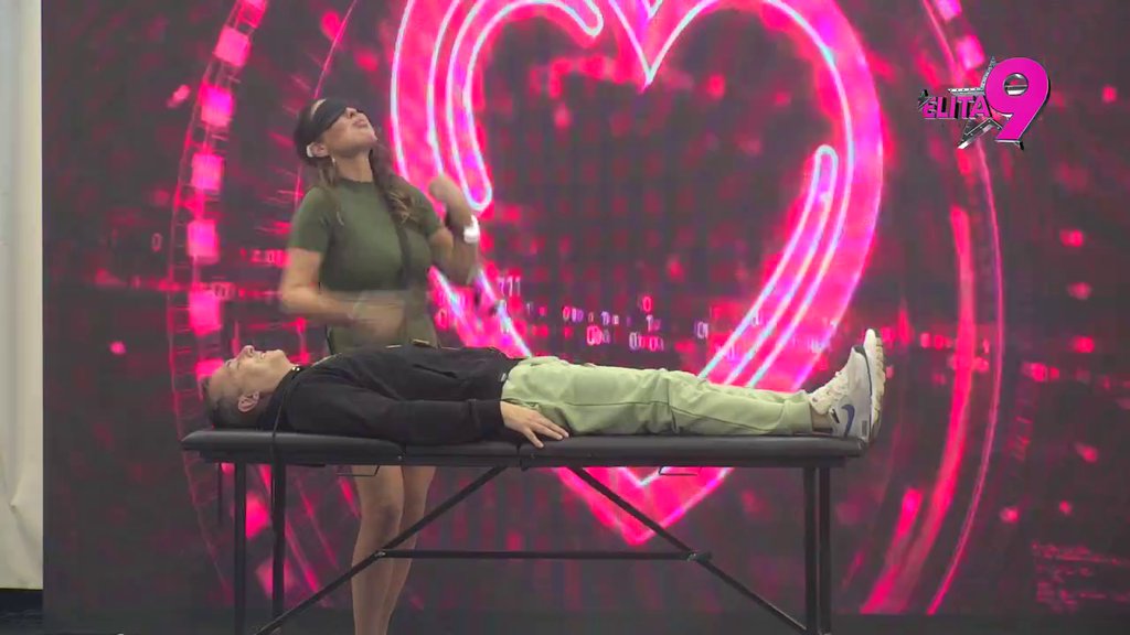 Ovako to radi zavodnica Kačavenda: S povezom kilzi po Mikijevom telu, kakvu bi joj ocenu Anđelo dao za ove sposobnosti? (VIDEO)