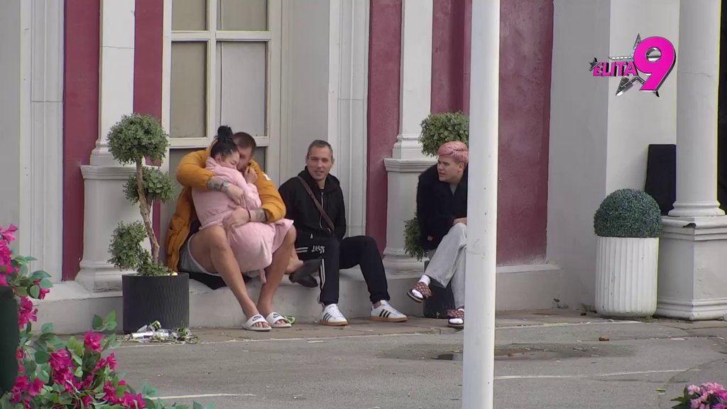 PLJUŠTE POLJUPCI! Janjuš i Maja ponovo razmenjuju nežnosti pred svima! (VIDEO)