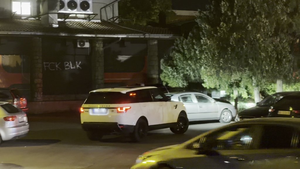 BORBA ZA PARKING MESTO?! Janjuš i Kačavenda stilgi u besnim mašinama u Narod pita, a evo gde im je bio prvi susret (VIDEO)