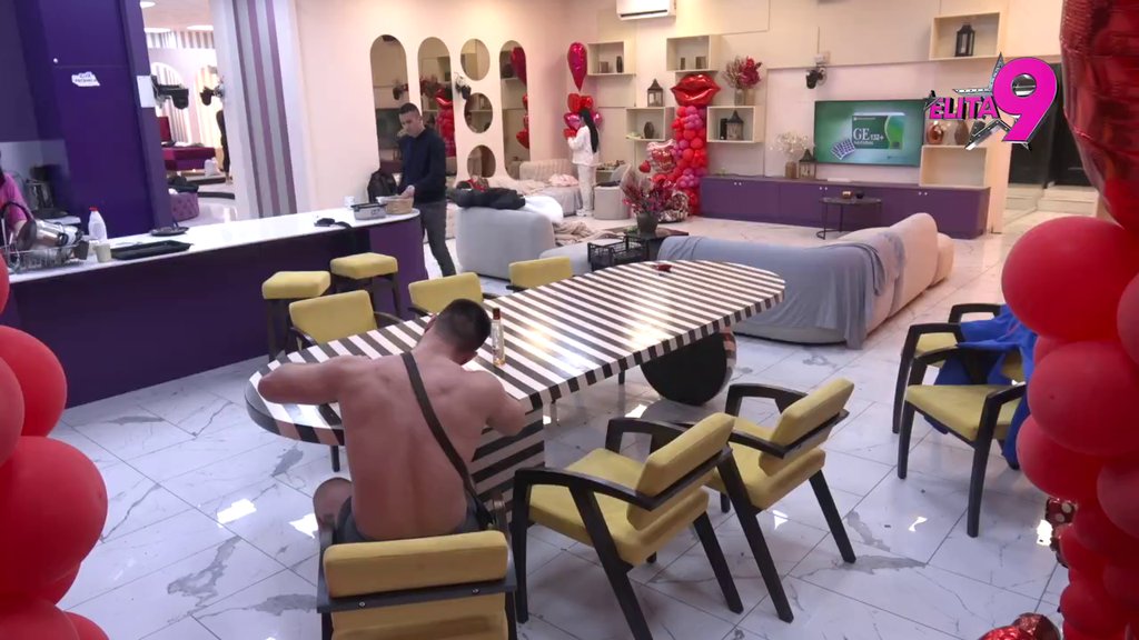 Zaista pukli zbog Anite?! Pogledajte šta je Viktor radio ovo jutro, od Mine ni traga ni glasa (VIDEO)