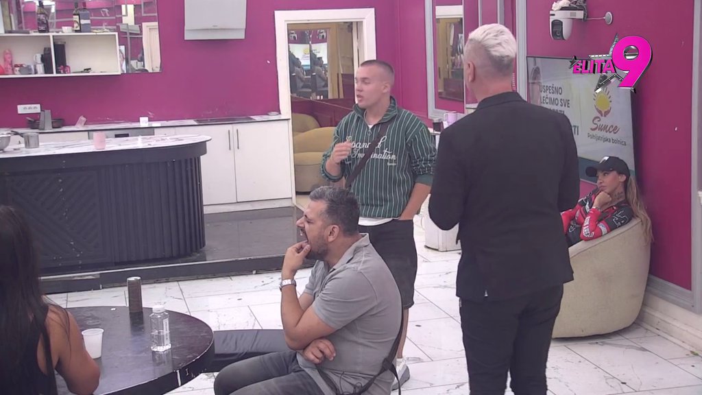 Ti ili ne voliš oca ili Asmina, odluči se: Maja povukla da je Asmin njen KER, Dača obrisao patos s njom (VIDEO)