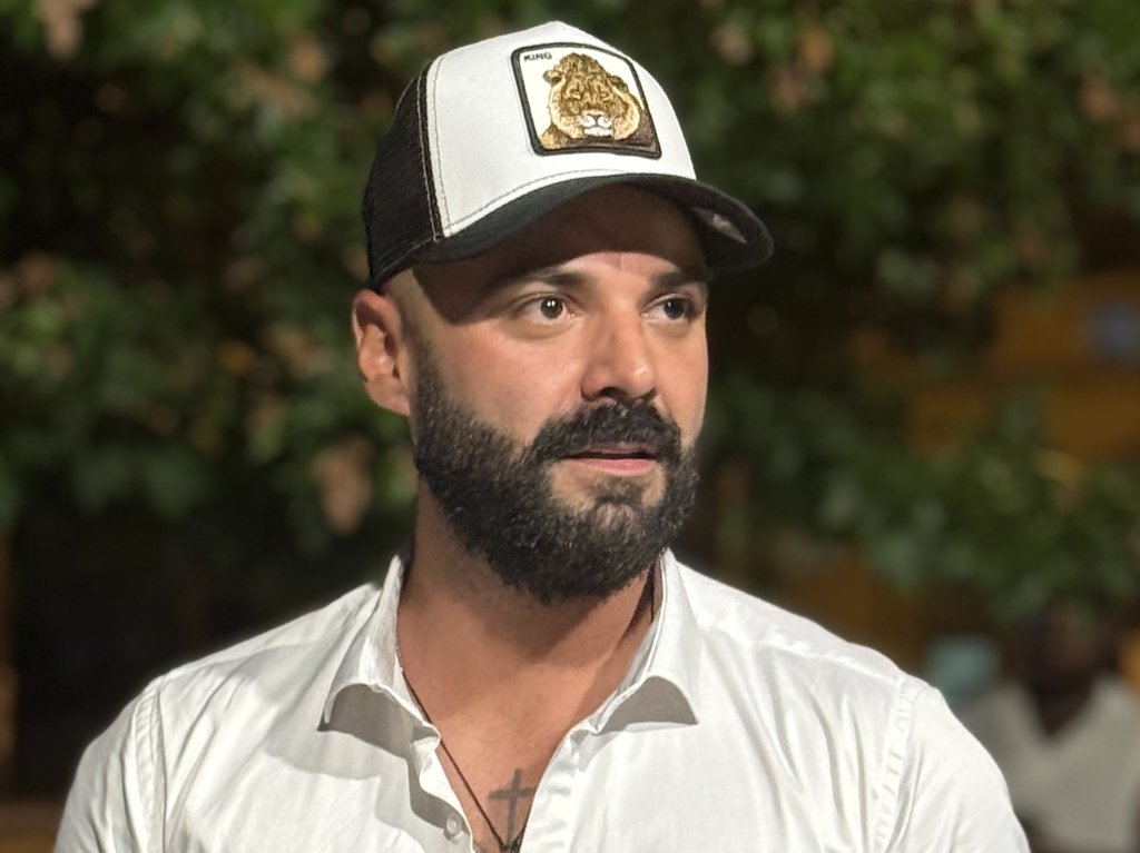 JA SAM ZA NORU PRIJATELJ OD ANELI: Luka otkrio kakav odnos ima sa ćerkom svoje devojke, pa opleo po cimerkama: Ne želi da čuje za Kačavendu i Enu (VIDEO)