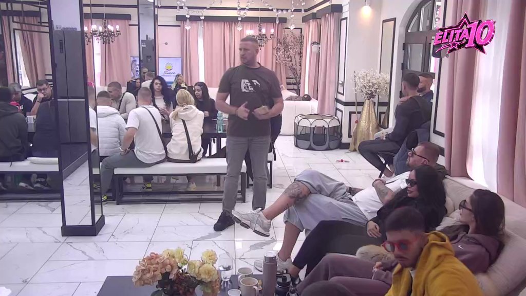 Daš mu vlast i vidiš kakav je čovek! Tošić okrenuo leđa dojučerašnjim prijateljima, pa ih izvređao najcrnje (VIDEO)