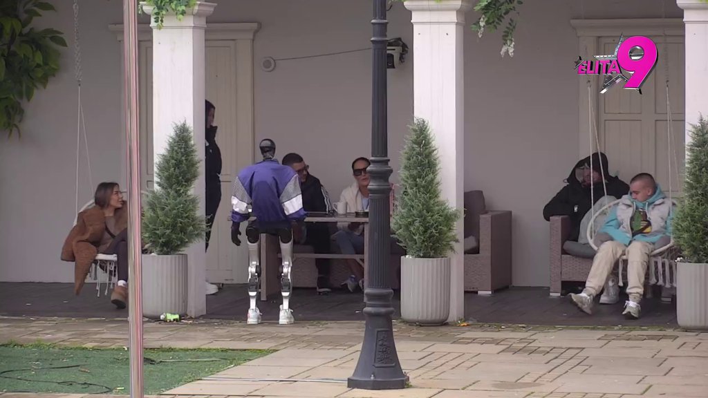 REŠIO DA ZASUČE RUKAVE: Asmin predložio Mileni ubrzani kurs KULINARSTVA, rešio da joj pokaže svoje umeće! (VIDEO)