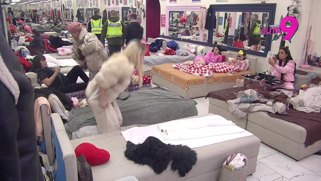 ŠUGO JEDNA RASPALA! Novi sukob Aneli Ahmić: Posle Maje, Anite i Luke, na red došao i Ivan Marinković, TRESE SE ELITA (VIDEO)