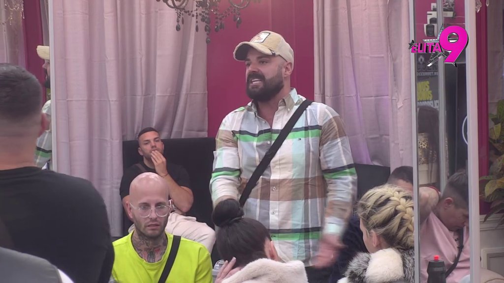 Ti i tvoja sestra ste majke monstrumi: Alibaba nastavio da urniše Aneli zbog Nore, shvatio da su ona i Luka koristili dete zbog rijalitija! (VIDEO)