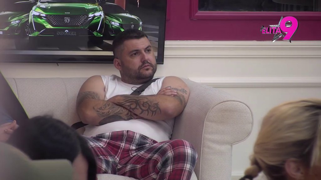 Pomirenje s majkom ili svadba sa Hanom? Nerio razrešio nedoumice i otkrio šta bi radije izabrao! (VIDEO)