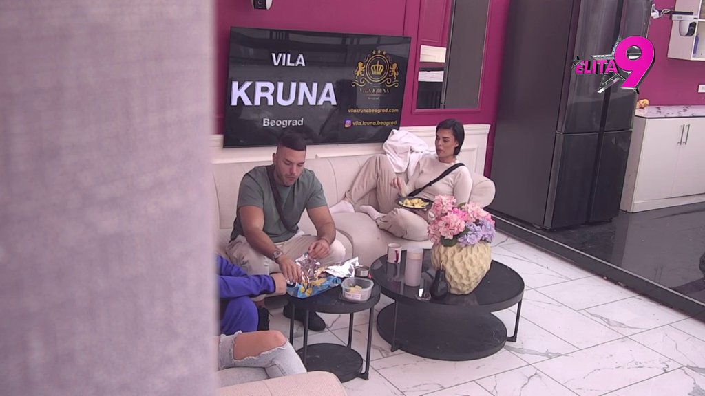 Nije ni pomislio da ode na zabavu! Anđelo umesto na Anitinom rođendanu, vreme posvetio Mini! (VIDEO)