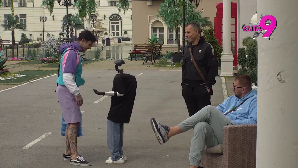 Toša RAZBIO JAJA Filipu! Đukić napravio urnebesnu scenu sa robotom, ovo morate videti! (VIDEO)