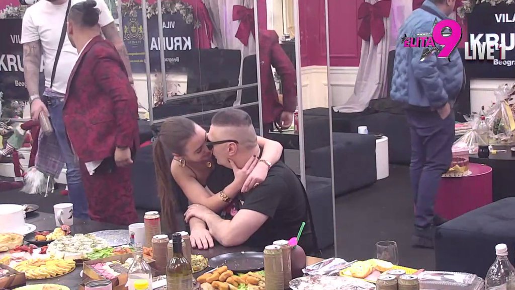 POLJUBAC, PA PONIŽENJE! Sara Stojanović tik nakon pomirenja sa Luksom dobila HLADAN TUŠ! (VIDEO)