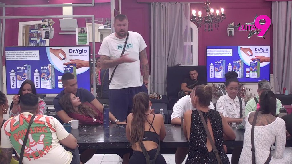 Haos epskih razmera: Janjuš brutalnim uvredama sahranio Kačavendu, ona iz nemoći krenula da urliče na sav glas! (VIDEO)
