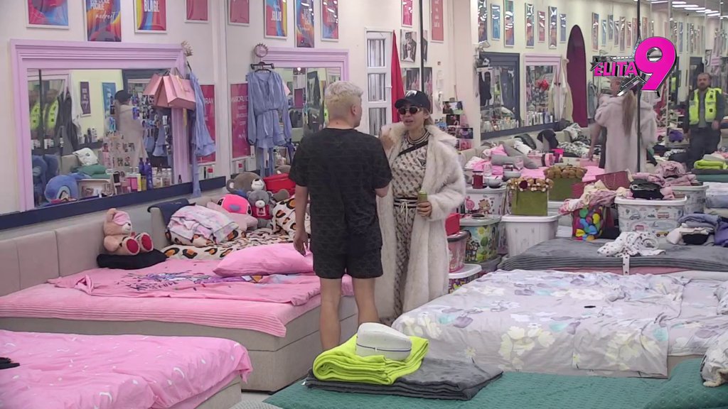 OBEZBEĐENJE ULETELO MUNJVITOM BRZINOM! Sukob Aneli i Uroša eskalirao PLJUVANJEM! Leti perje! (VIDEO)