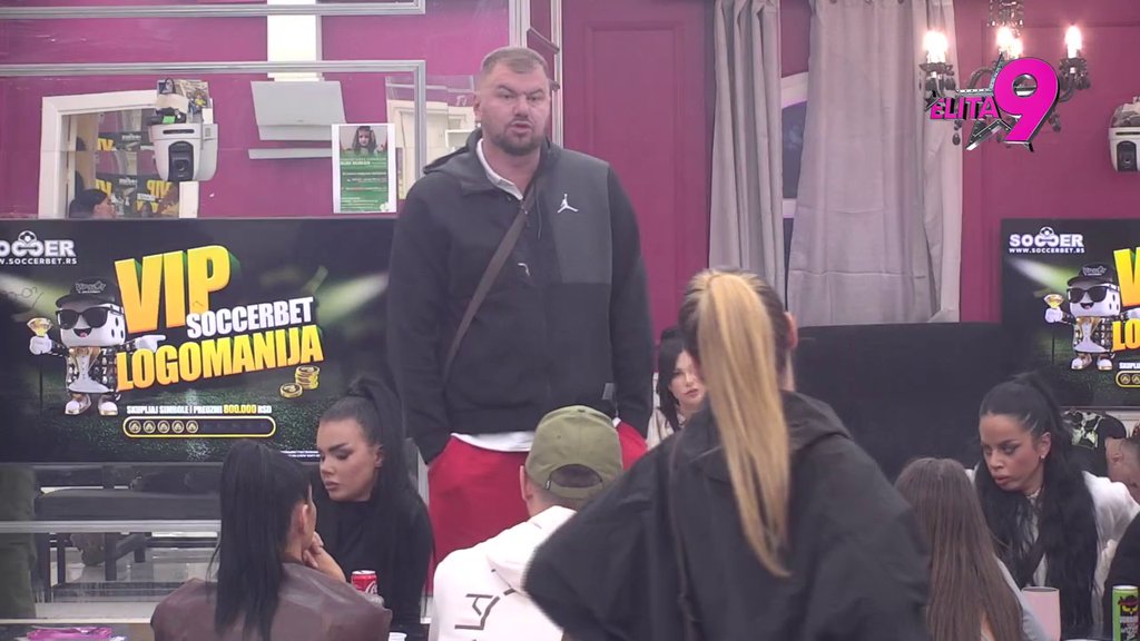 OBEZBEĐENJE ODMAH REAGOVALO! Janjuš žestoko udario na Aneli, poručio joj: Ti nisi žena, ti si đavo (VIDEO)