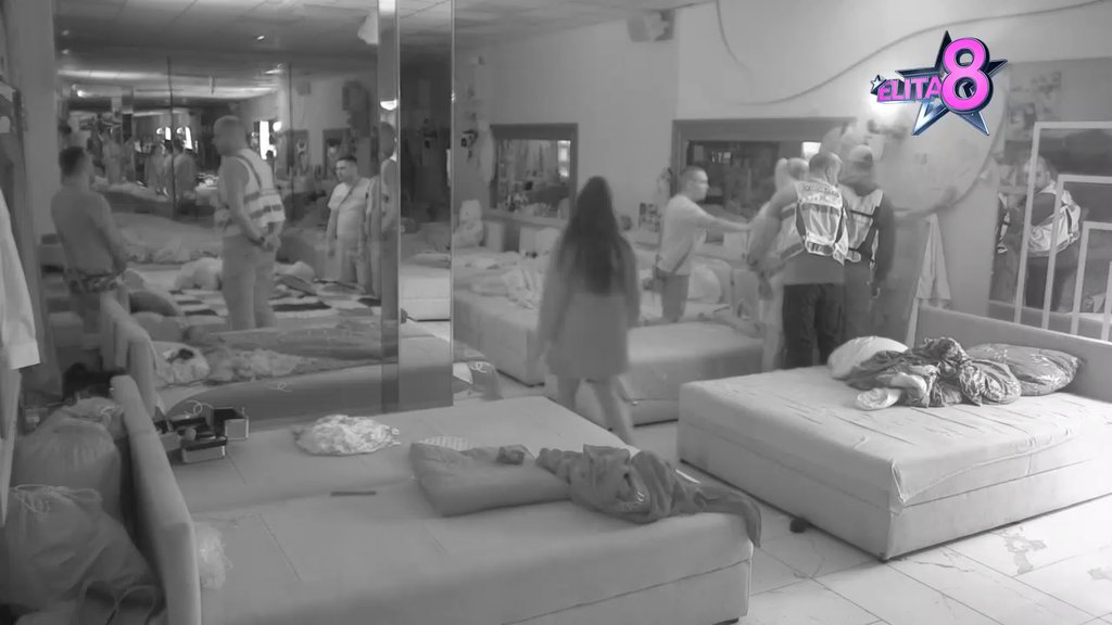 Karambol na sve strane: Kačavendi pala roletna, žestoko napala Jordanku! Obezbeđenje ima pune ruke posla (VIDEO)
