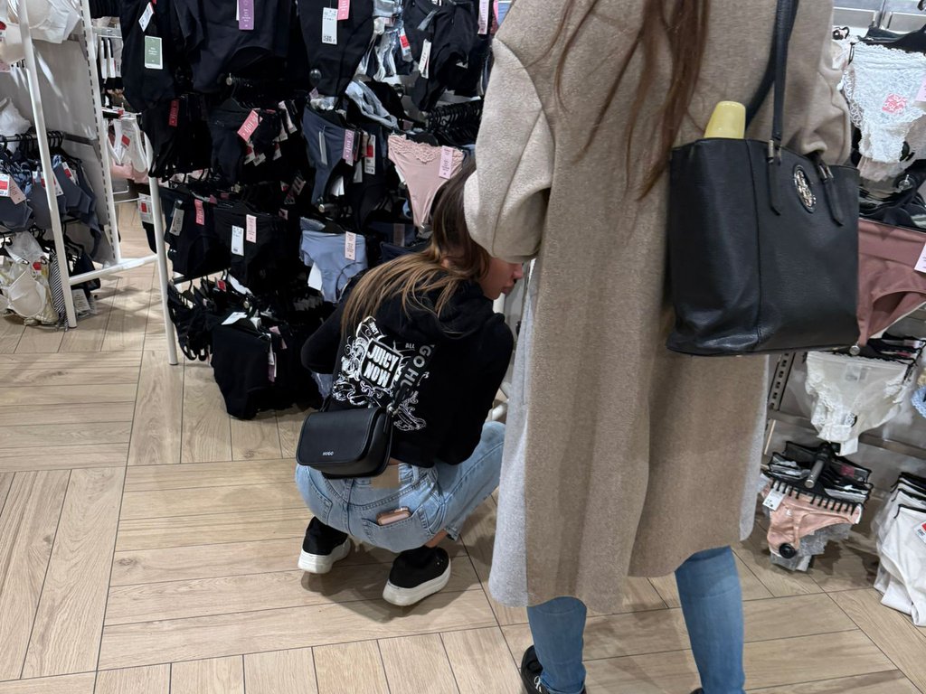 Pink.rs paparaco! Uhvatili smo Anu Jovanović nakon vesti da se razvodi, a evo u kakvom izdanju (FOTO)