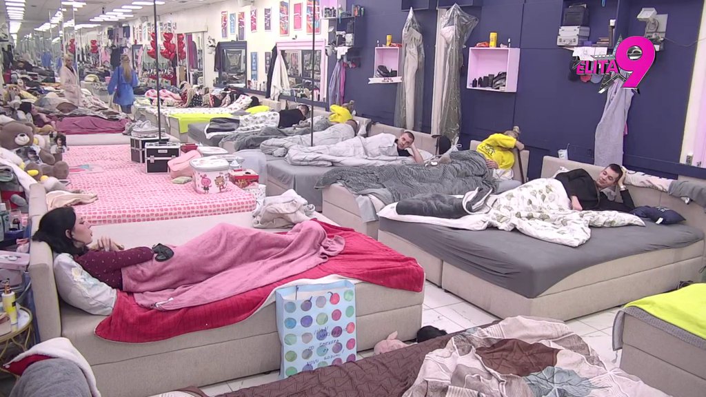 Drama u gnezdu Hane i Nerija! Ona shvatila da je on kulira ceo dan, legla i počela da plače (VIDEO)