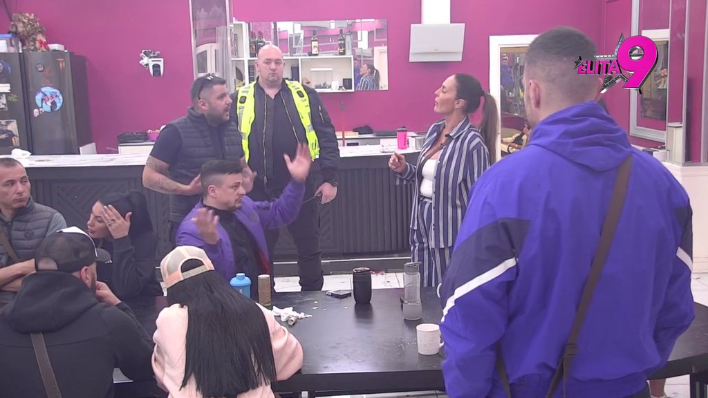 PRIJAVILA SI GA ZBOG... Asmin rešio da se suoči sa Kačavendom, otkrio da se snimala za izvesnog Davida iz Beča, otkrio detalje video snimka (VIDEO)