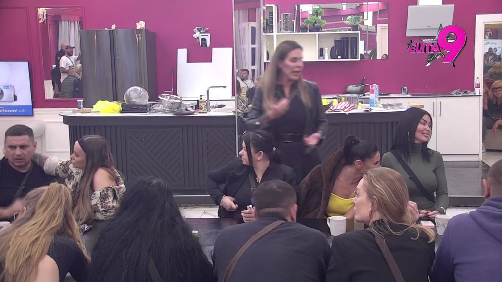 SVE MAJKE ĆUTE! Luka slao Norine fotografije podršci, a Aneli ga podržavala: Asmin ih jednim potezom demolirao! (VIDEO)