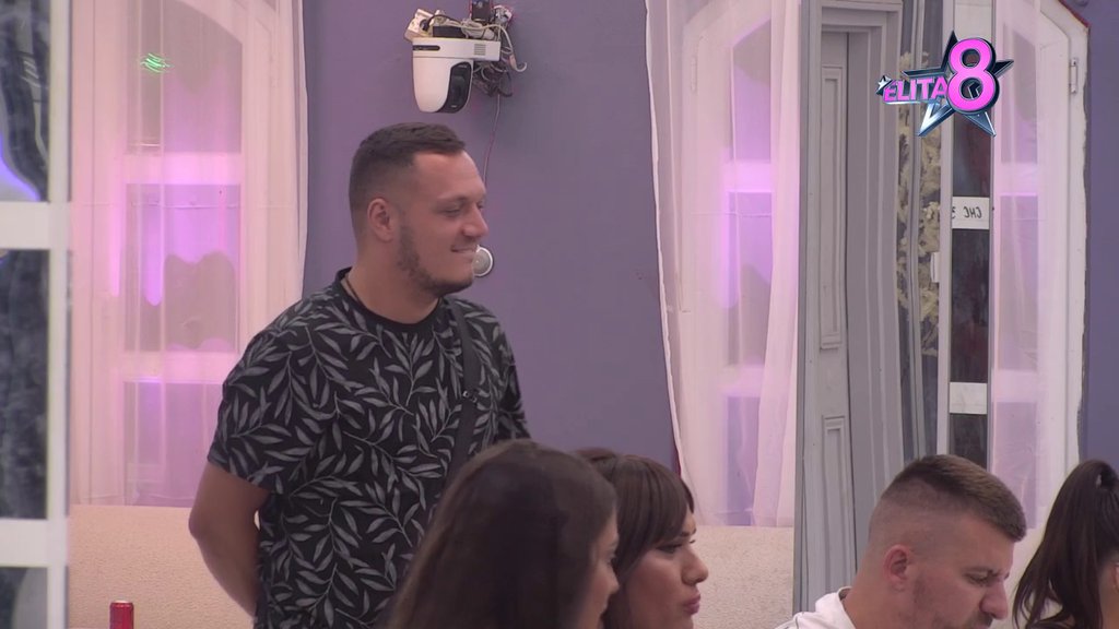 Helga se vratila na velika vrata: Brutalnim uvredama demolirala Gastoza, on shvatio koliko je sati! (VIDEO)