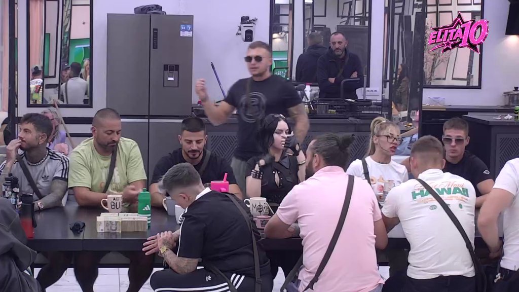 Smatra da se razotkrila: Karić istkakao da je Anđelina lukavost pala u vodu kada je priznala kakvo mišljenje ima o Caru! (VIDEO)