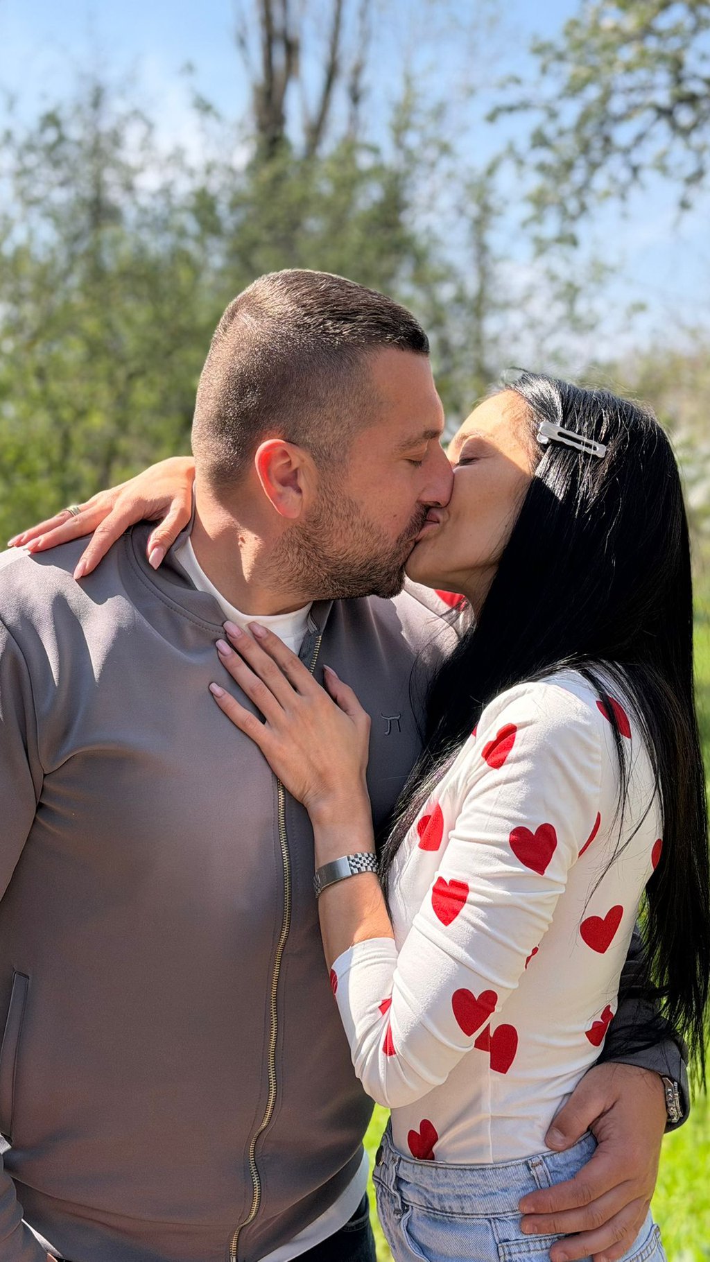 Porodična idila kod Vuletića: Pogledajte kako Jelena i Mladen slave Vaskrs sa ćerkama! Ispoštavali sve običaje, a na ove fotke niko ne ostaje ravnodušan!