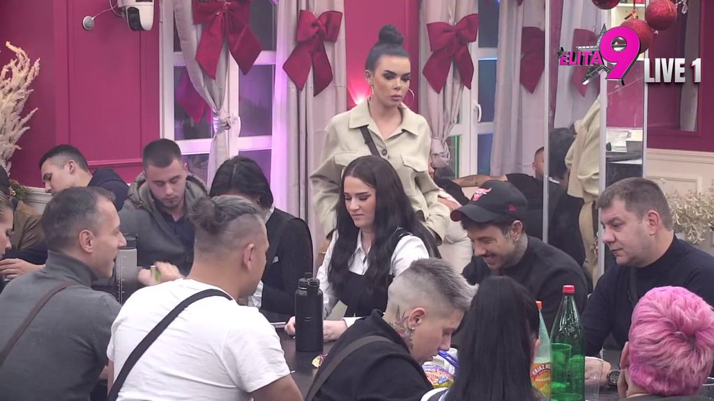 Ponosno poneo titulu najrealnijeg u ljubavi: Anđelo odlučio da više ne gubi vreme, doneo neočekivanu odluku (VIDEO)